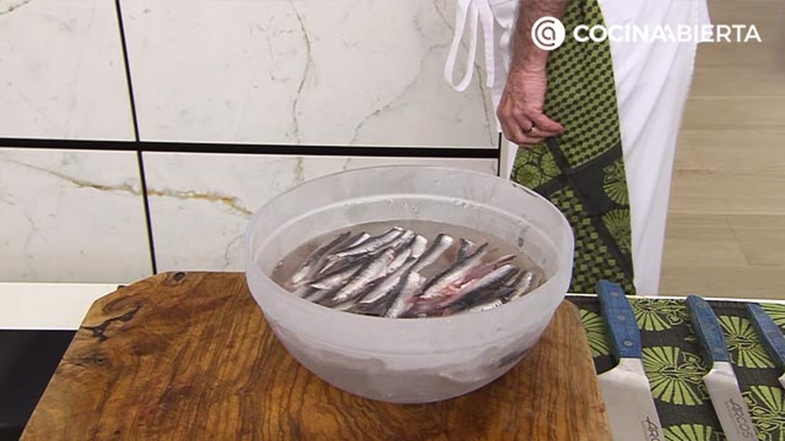 anchoas marinadas receta deliciosa de karlos arguinano paso 2 KARL67380321