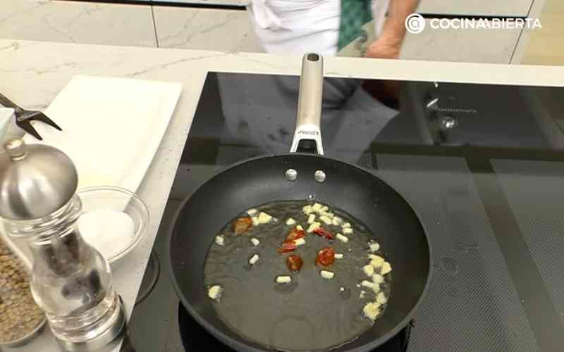 Prepara el refrito