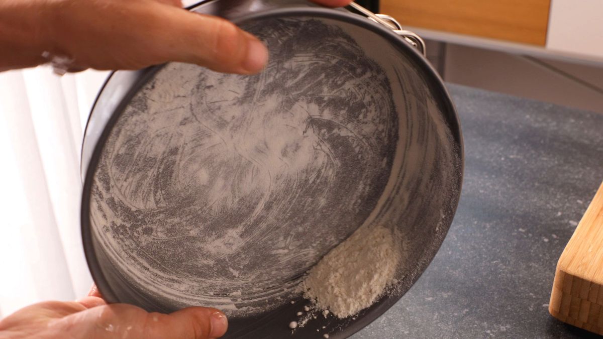 Bizcocho de chocolate con crema de queso   Paso 4