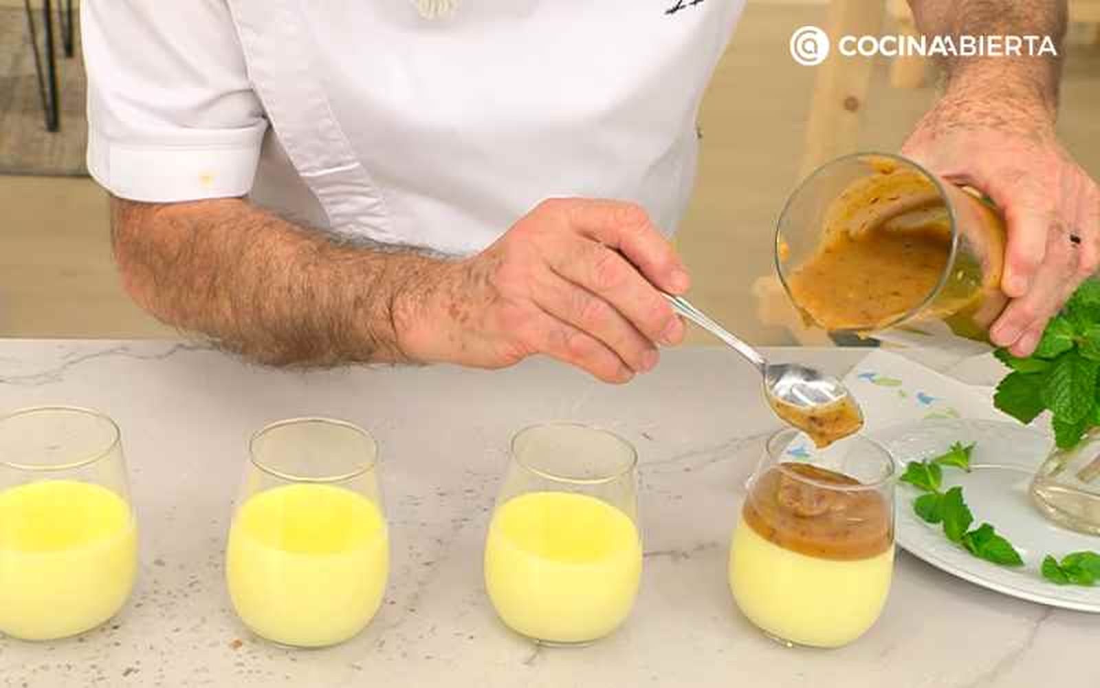 Acompaña las natillas con puré de compota
