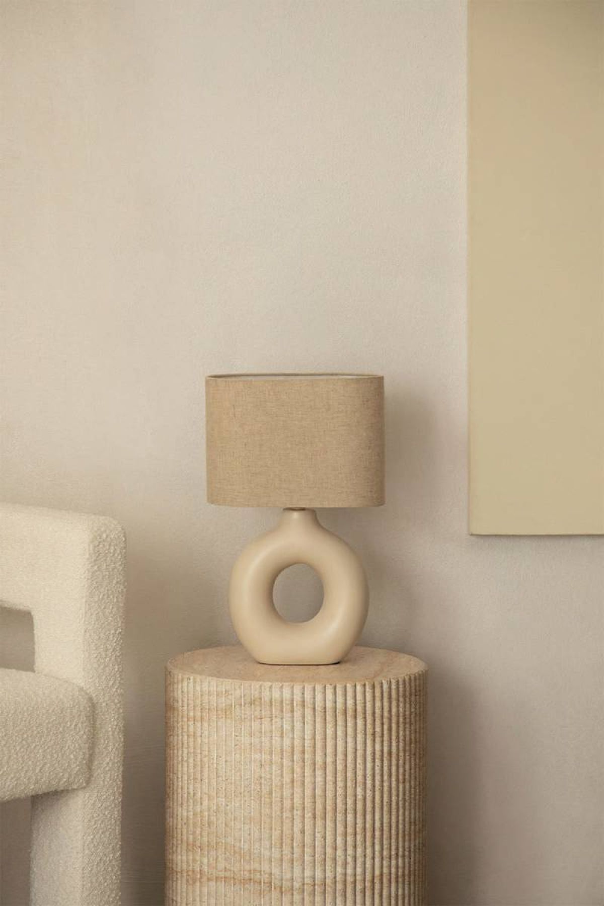 Lámpara de mesa de cerámica con pantalla de lino Katy.