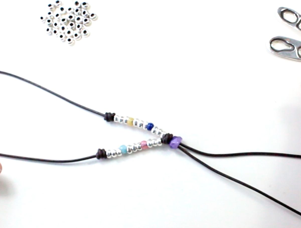 como hacer collar libelula paso5