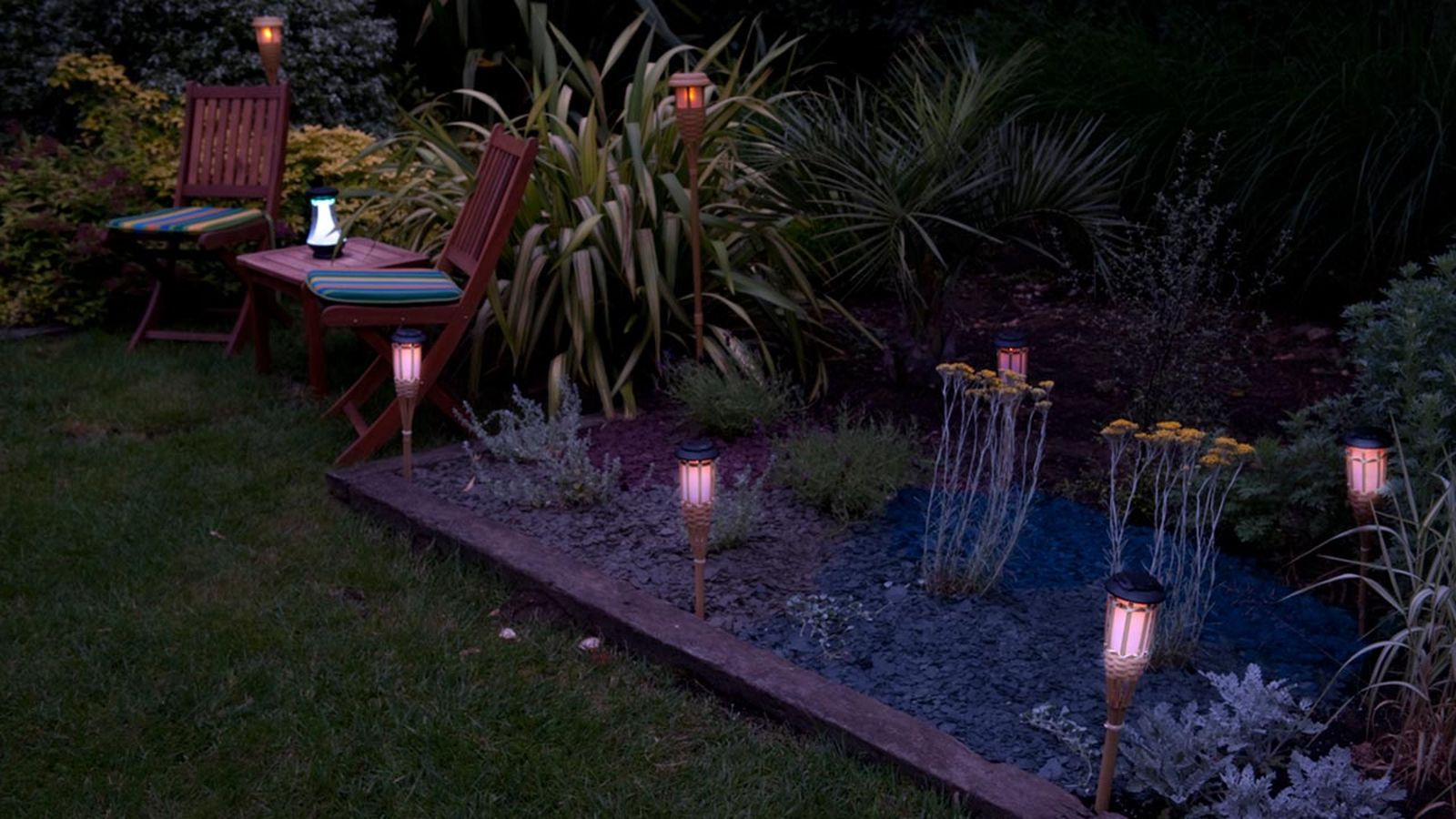 brico 0567 2 balizas jardin solares detalle