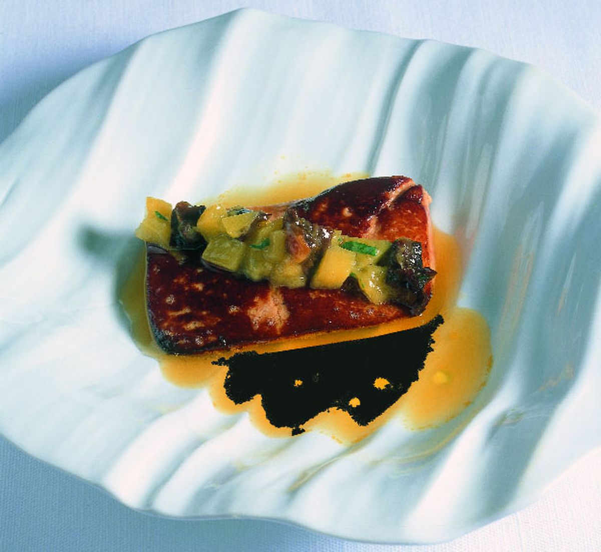 Foie gras a la plancha sobre salsa de pomelo y miel con mermelada especiada de frutas