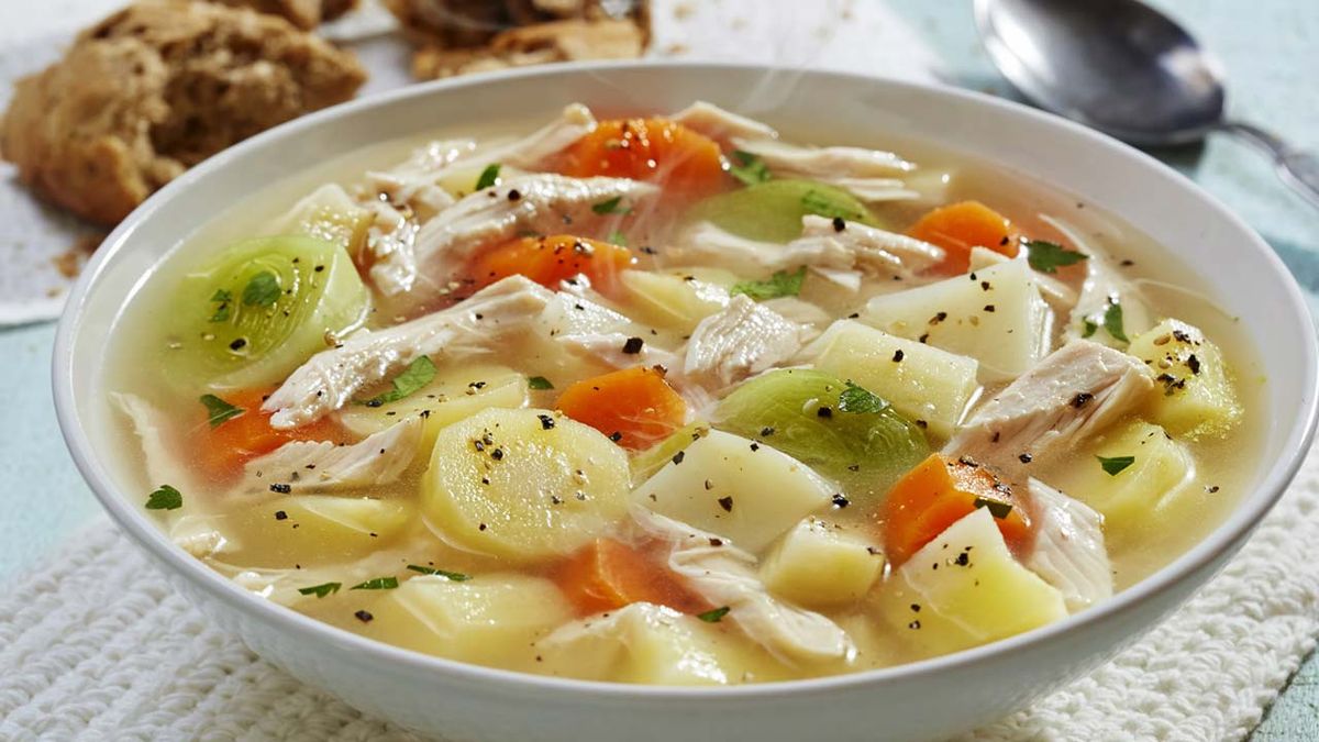 La sopa de verduras y pollo es un plato perfecto para los días más fríos