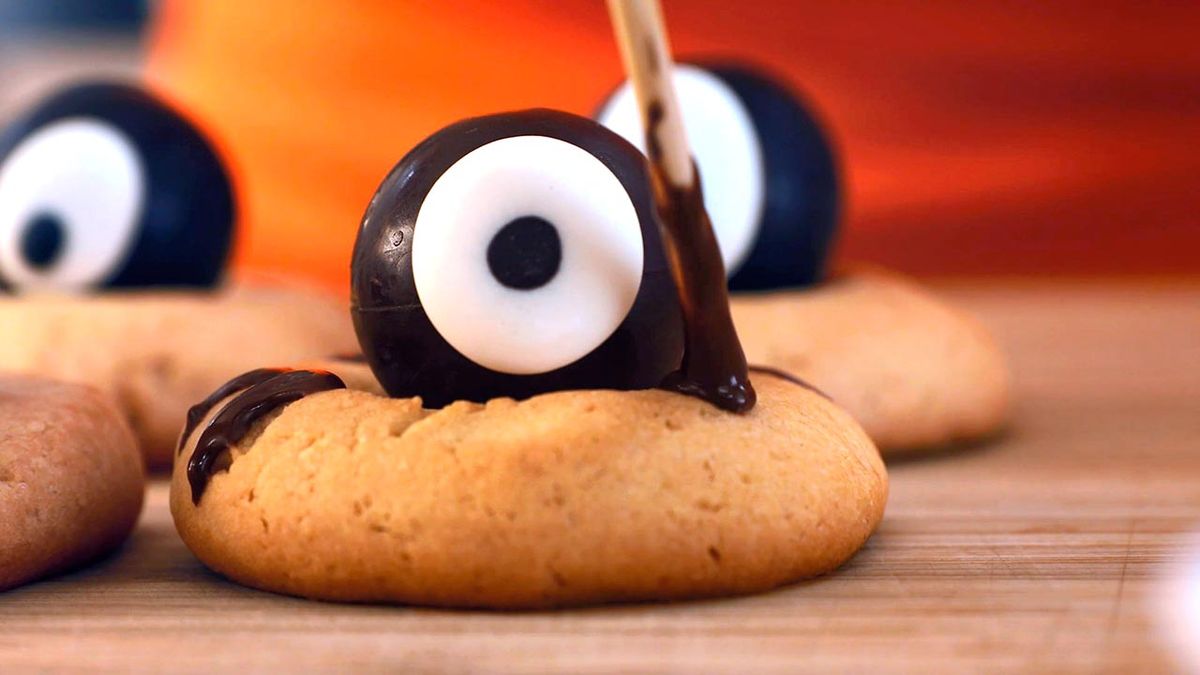 Receta de galletas araña para Halloween  paso 5