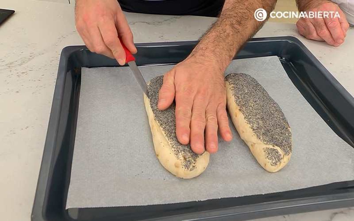 Haz un corte en cada bollo