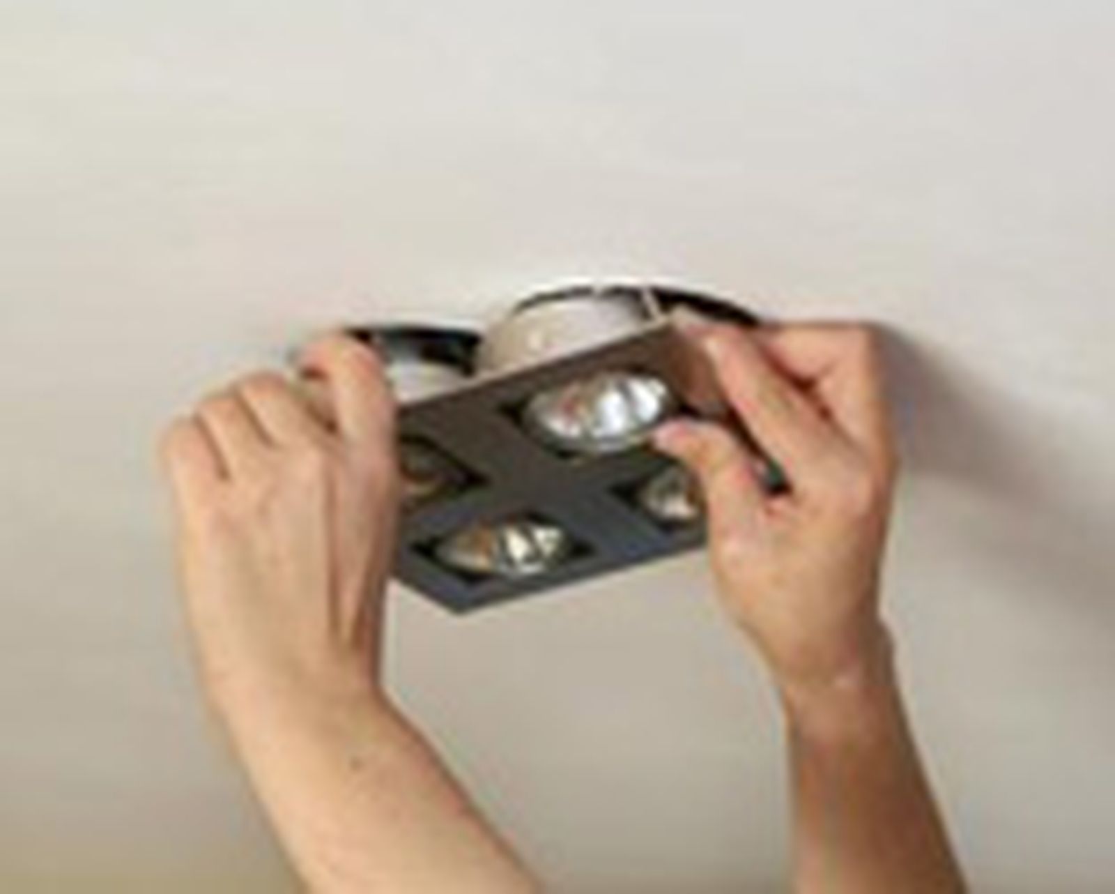 brico 0513 2 colocacion foco empotrado sierra corona paso6