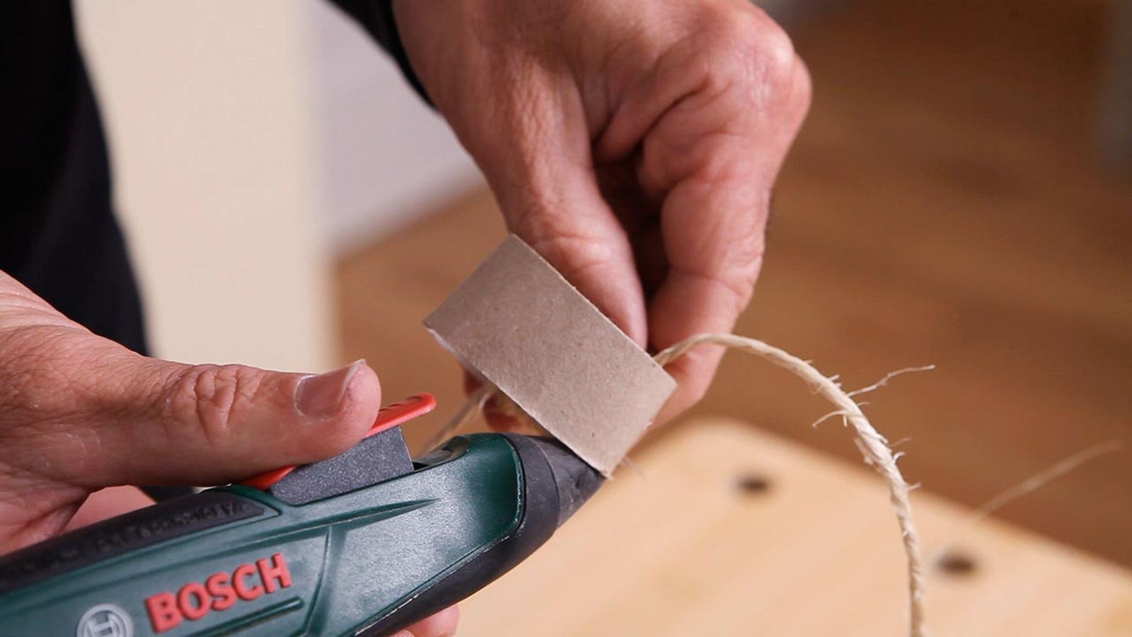 Hacer servilleteros de cuerda paso 5