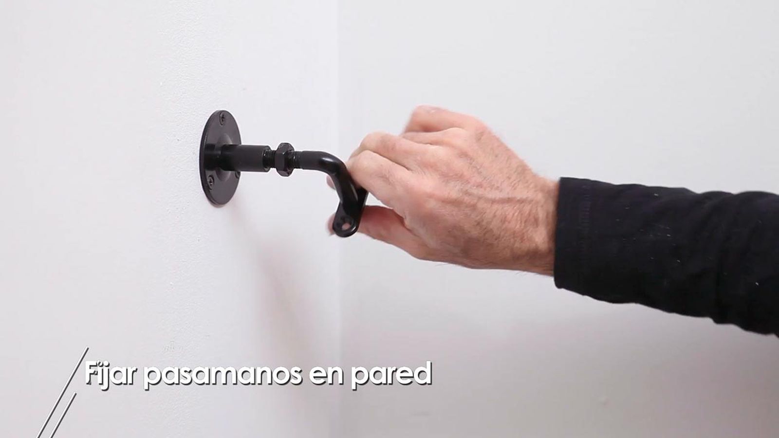 Como fijar un pasamanos en la pared paso 6