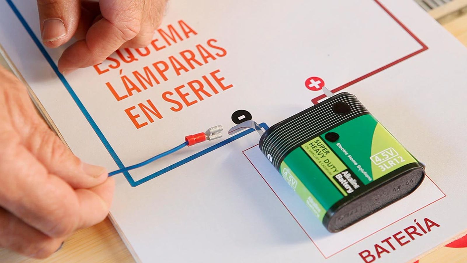 Cómo funciona un circuito eléctrico en serie paso 4