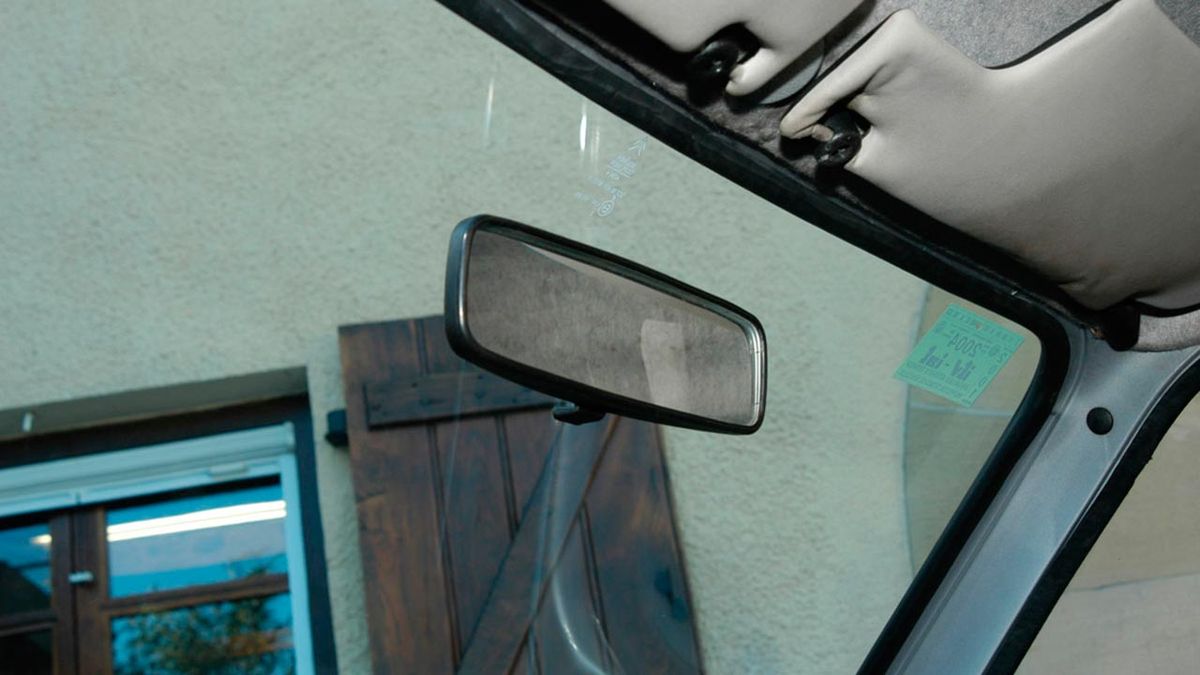 Sujeción de espejo retrovisor paso 9