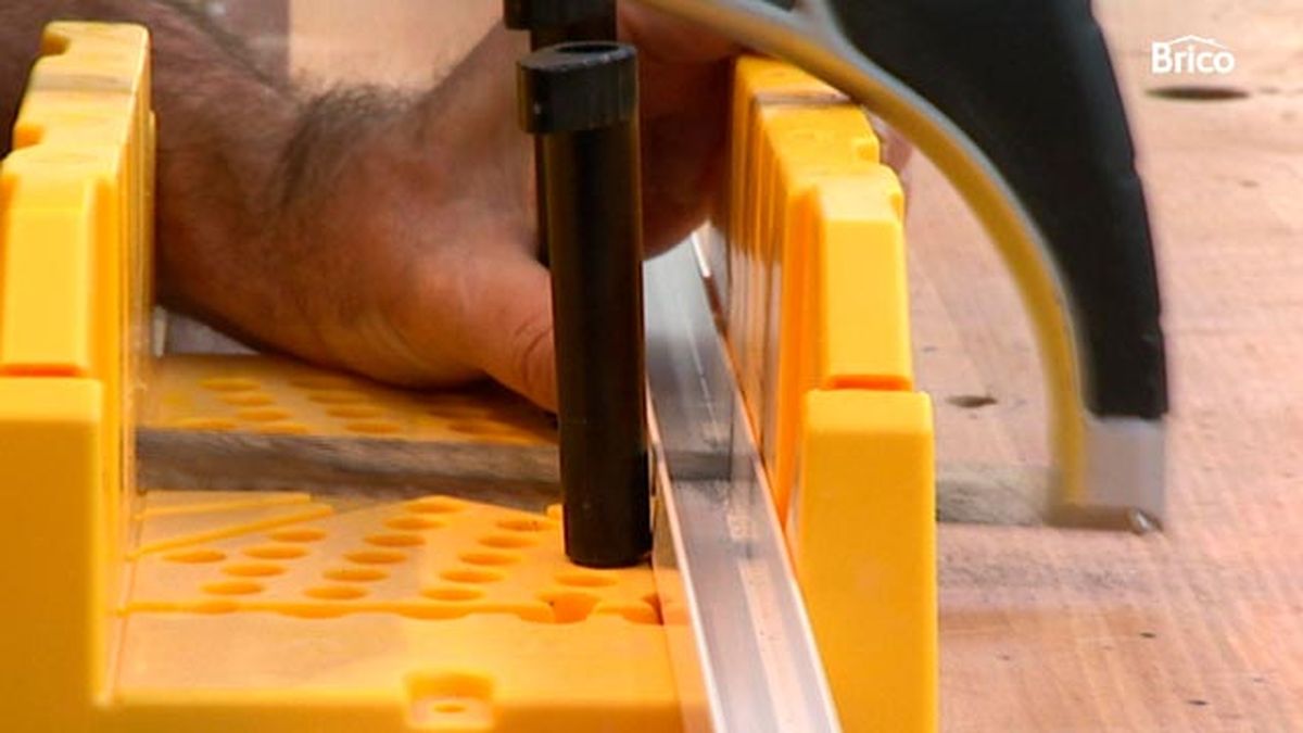 Empapelar la pared paso 9