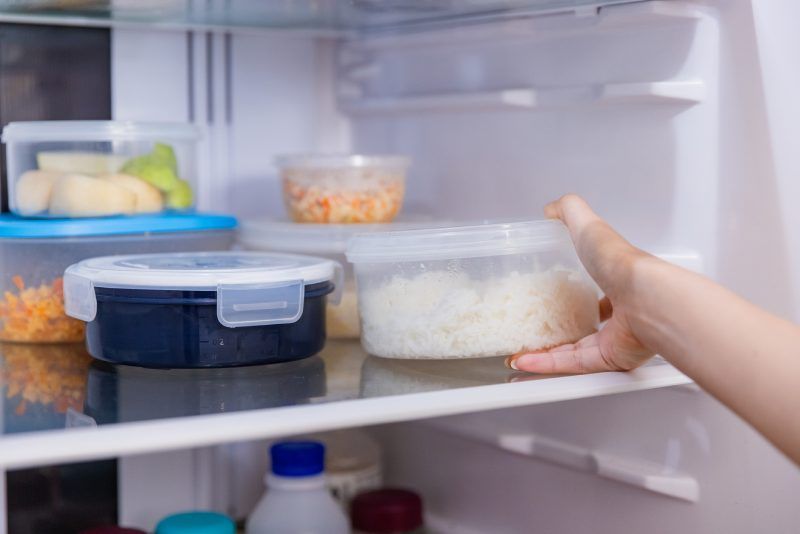 El arroz cocinado dura entre 4 y 5 días dentro de la nevera