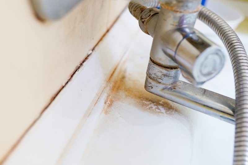 Lavabo con óxido