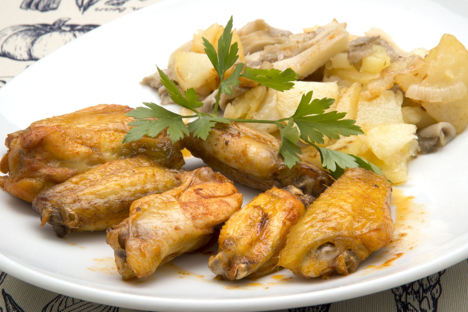 5799 1 Alitas de pollo con patatas y setas (1183) xl