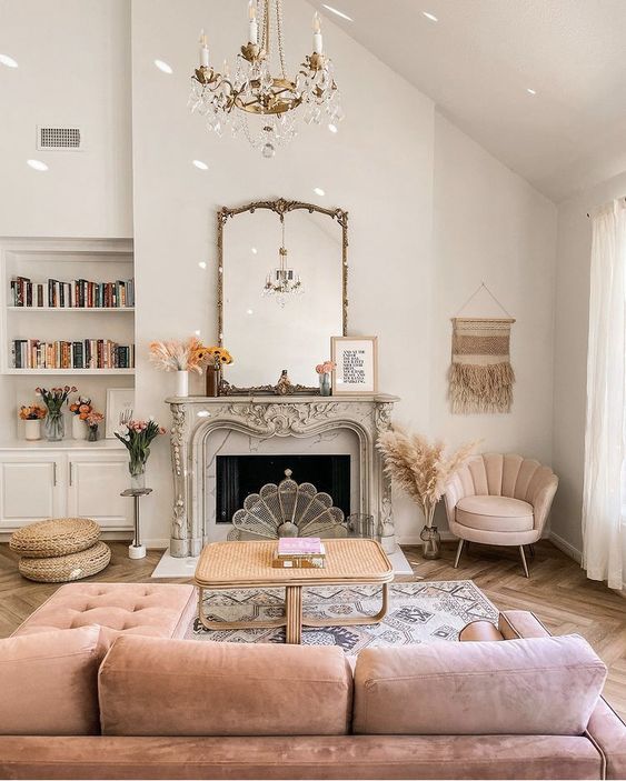 salon con chimenea de estilo victoriano