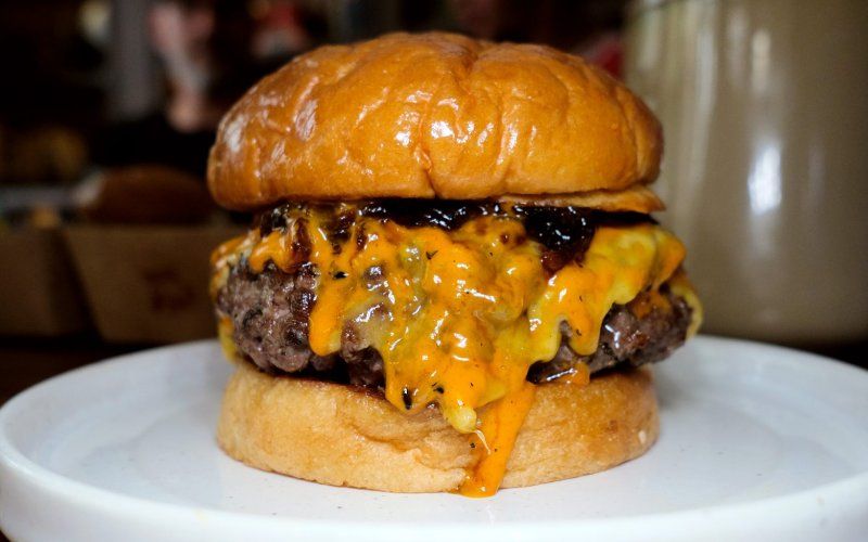 A los Burgerdudes les encanta la salsa gochujang de la hamburguesa Loser