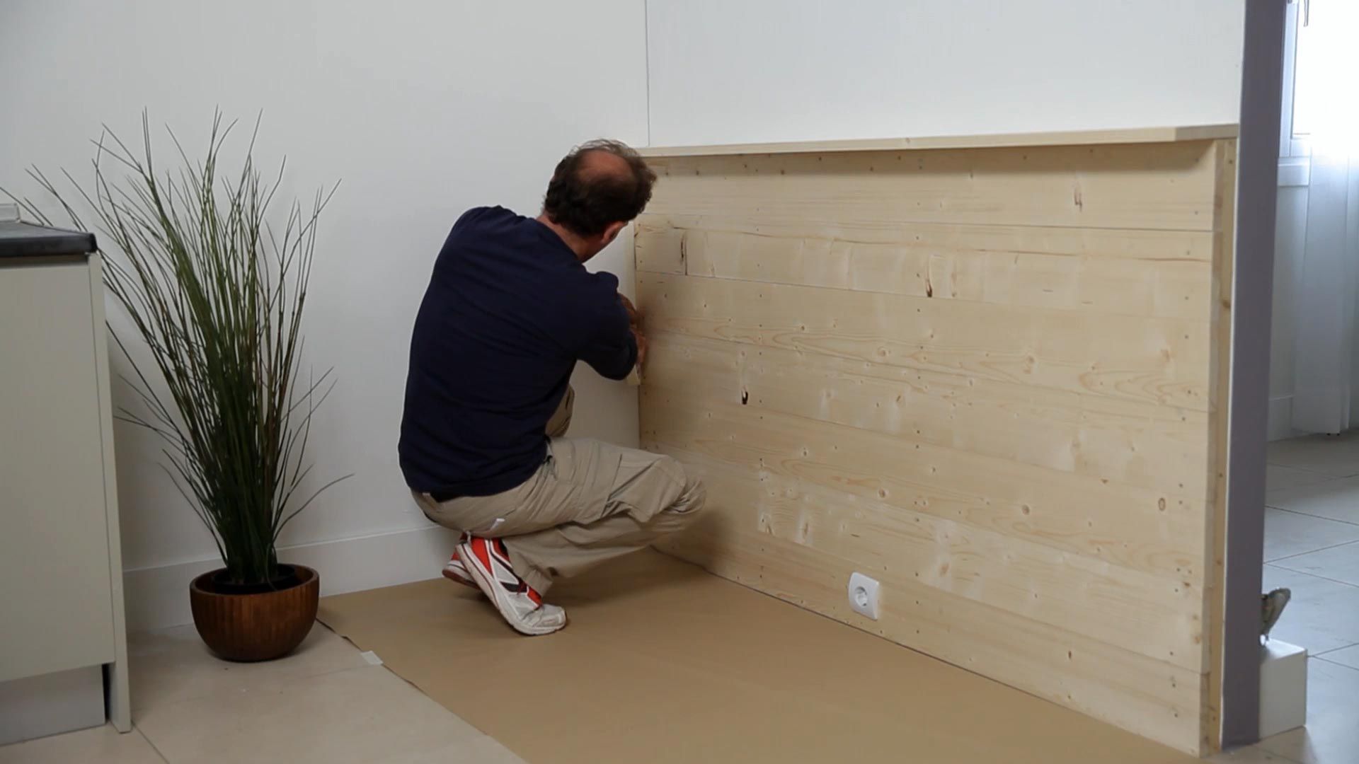 BRIC0956NV18 barnizar friso madera paso2