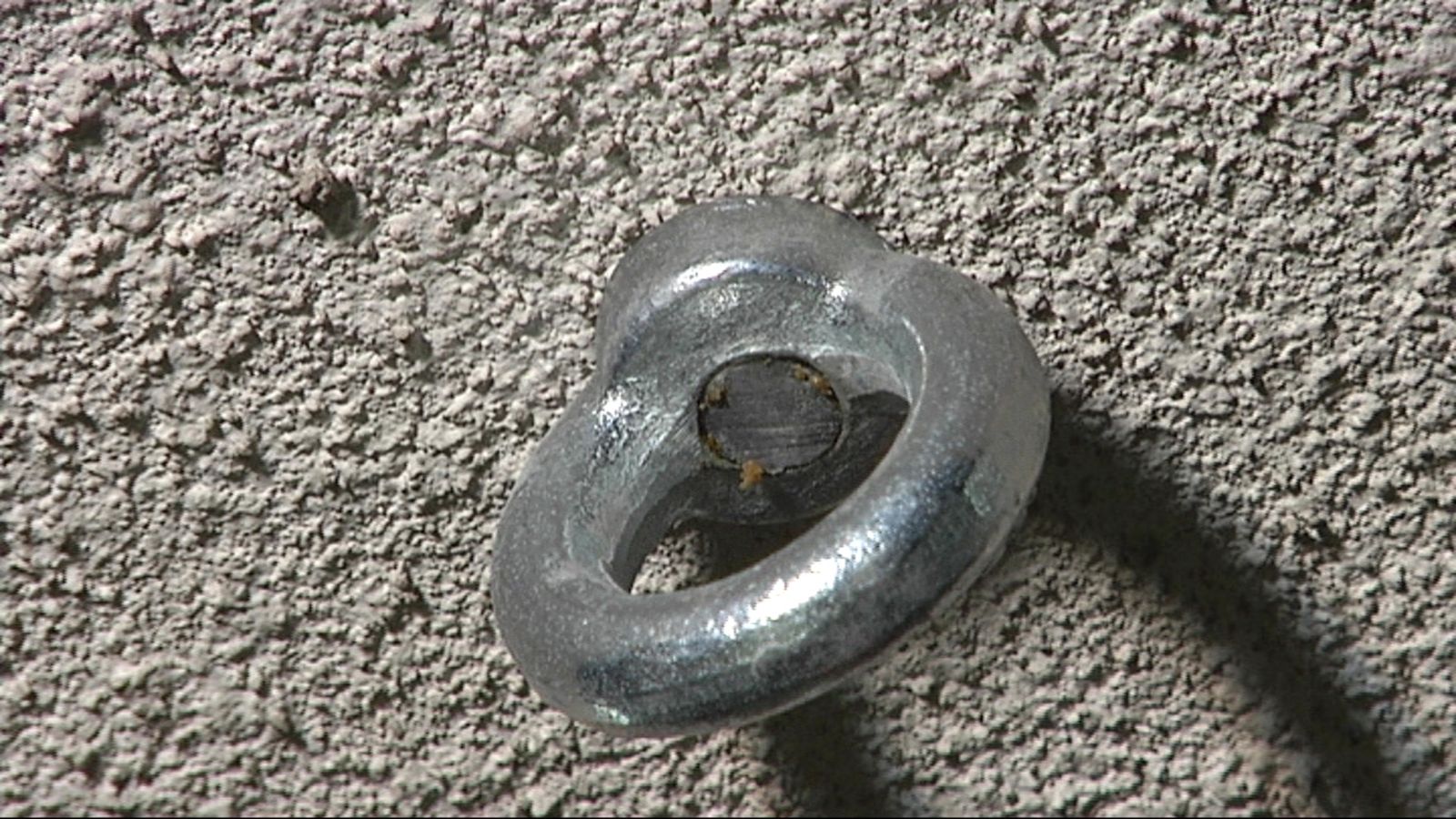 Fijar argolla en techo