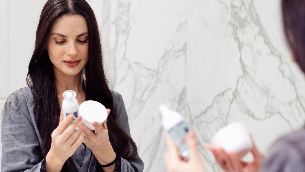 caducidad de los cosmeticos cuanto duran como se puede saber si estan en mal estado pao