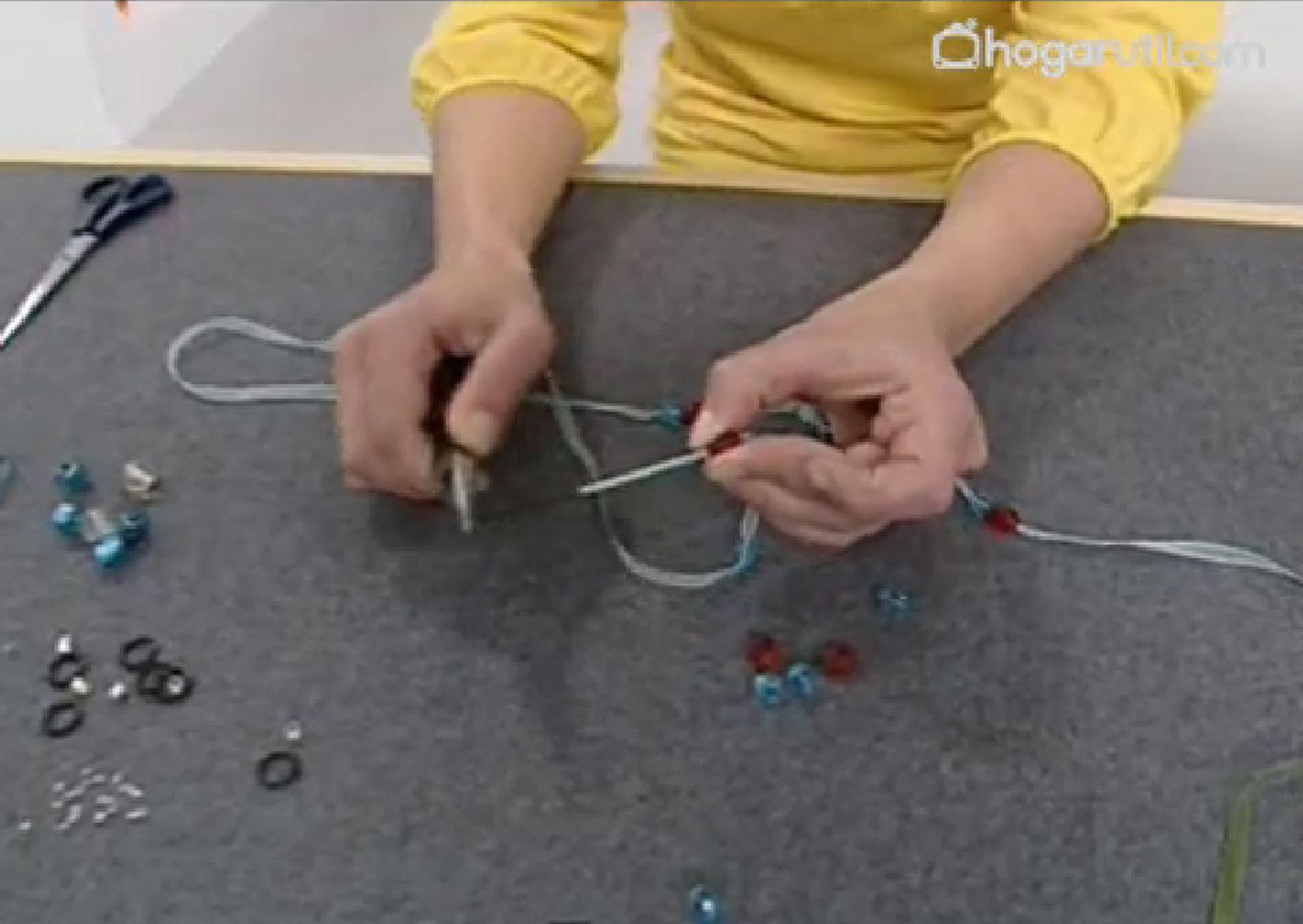 Manualidades   Crear un colgador para gafas   paso 2