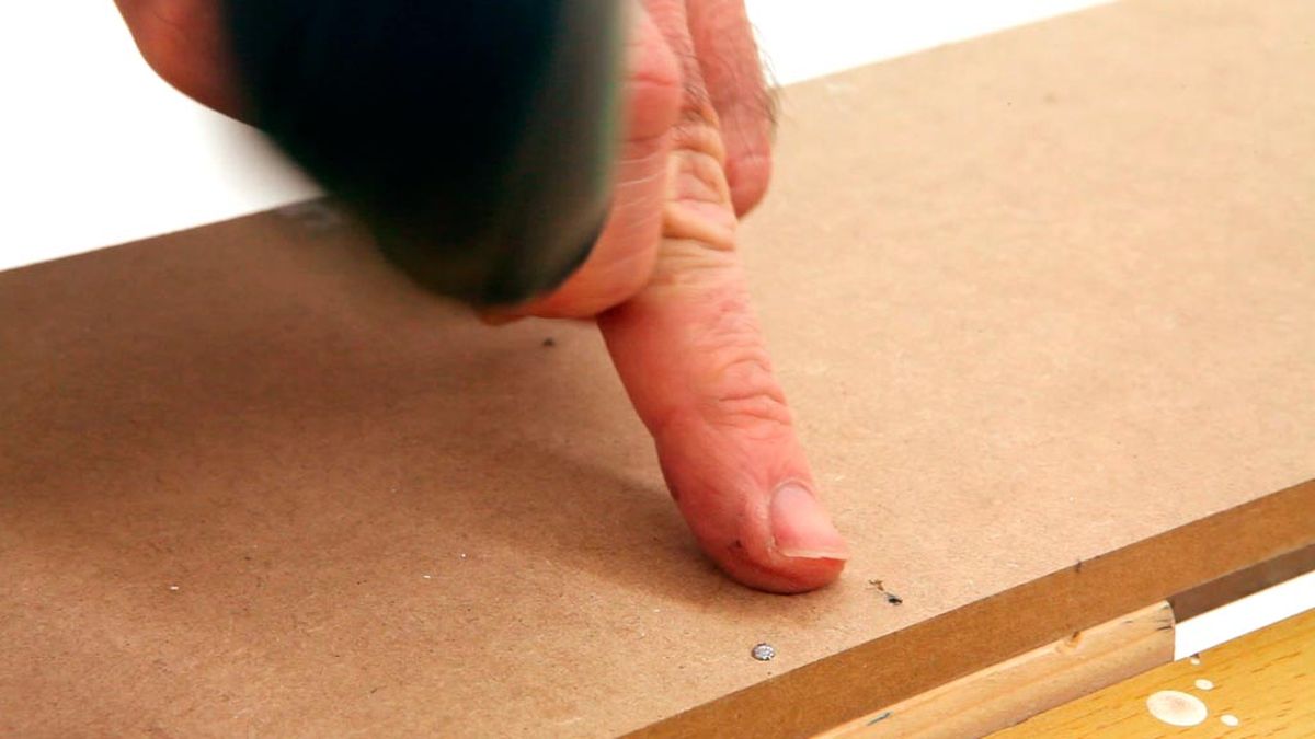 Embutir clavos en madera paso 3