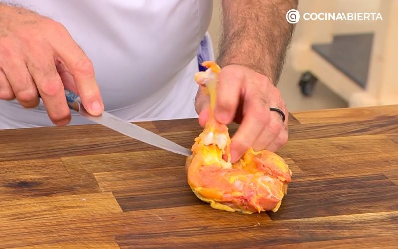 Tercer paso: corta alrededor del hueso del jamoncito