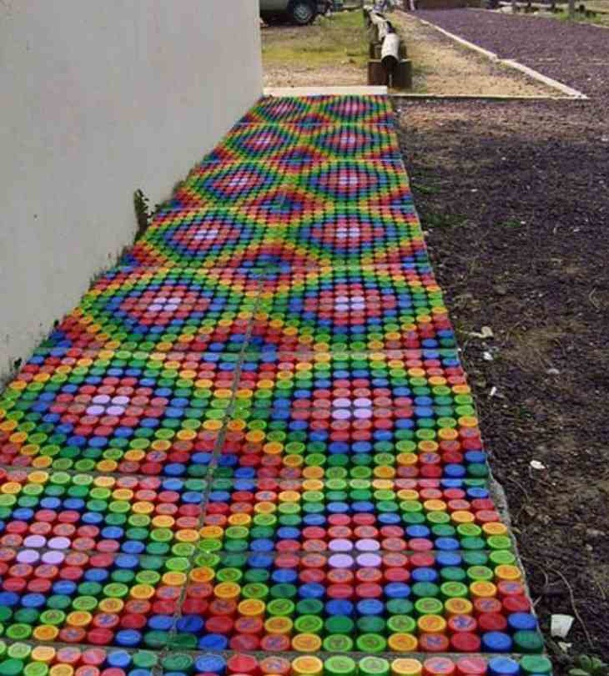 reciclar tapitas gaseosa camino colores jardin