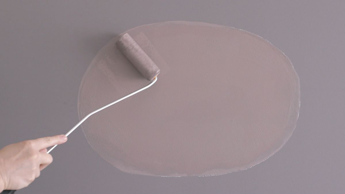 Cómo pintar formas ovaladas en la pared paso 6