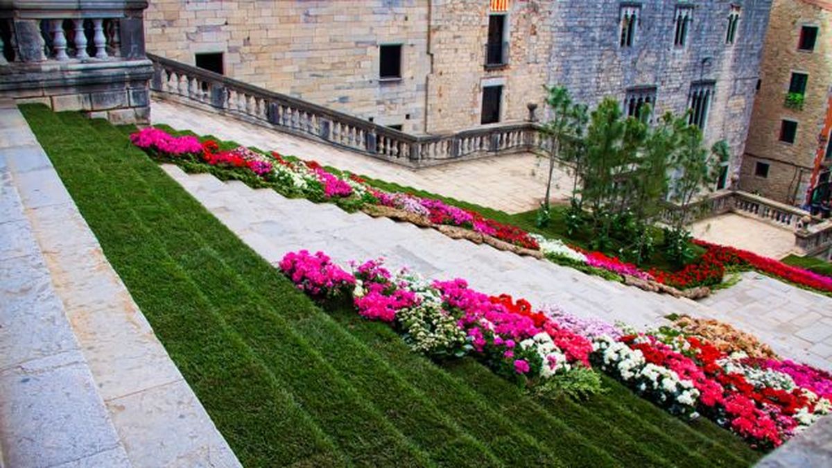 Escaleras con flores en Temps de Flors