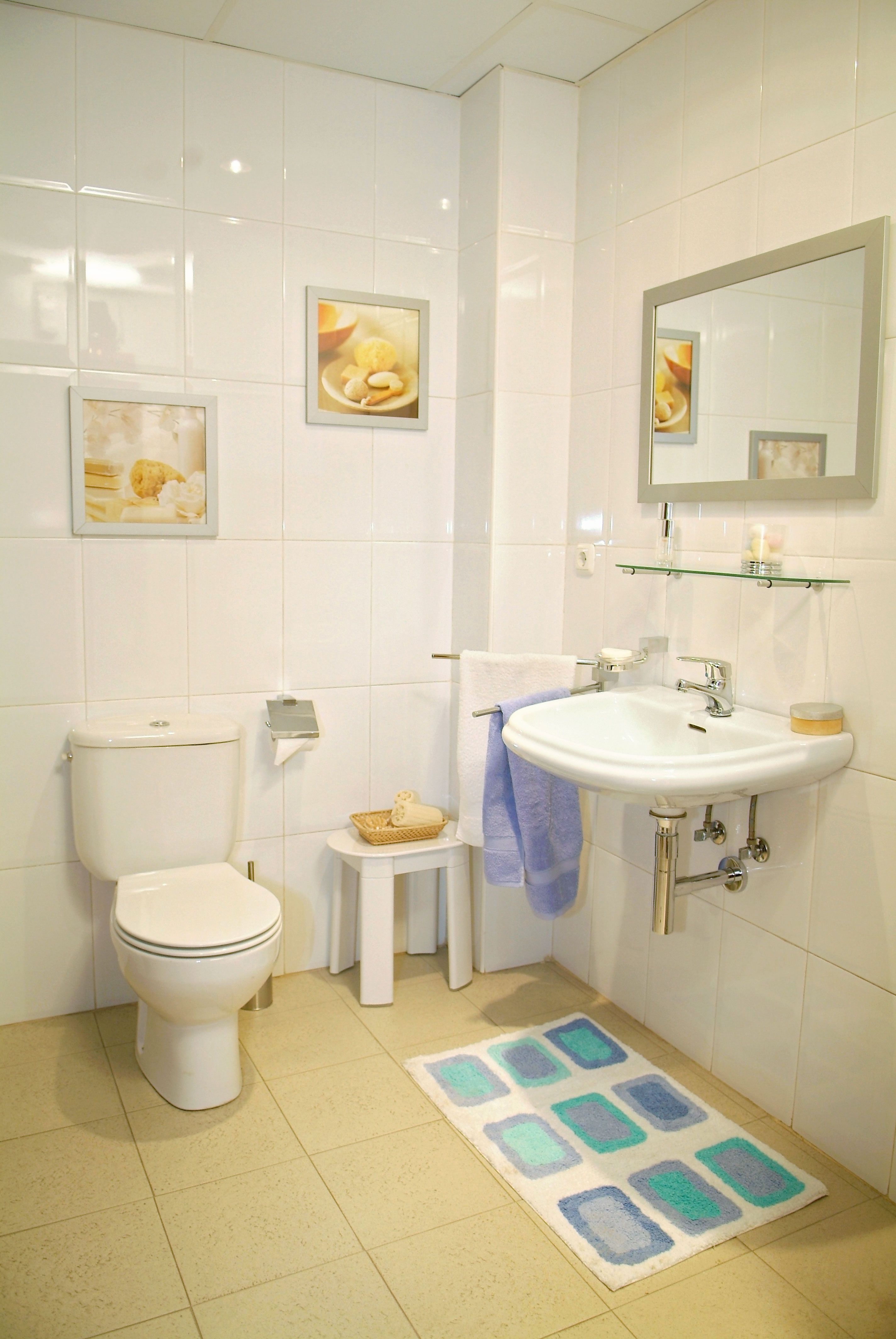Colocación de accesorios en el baño paso 10