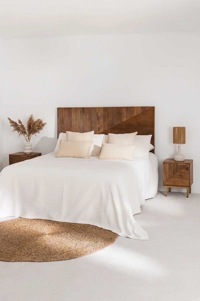 Dormitorio con cabecero de cama sencillo y elegante Baty de Sklum.