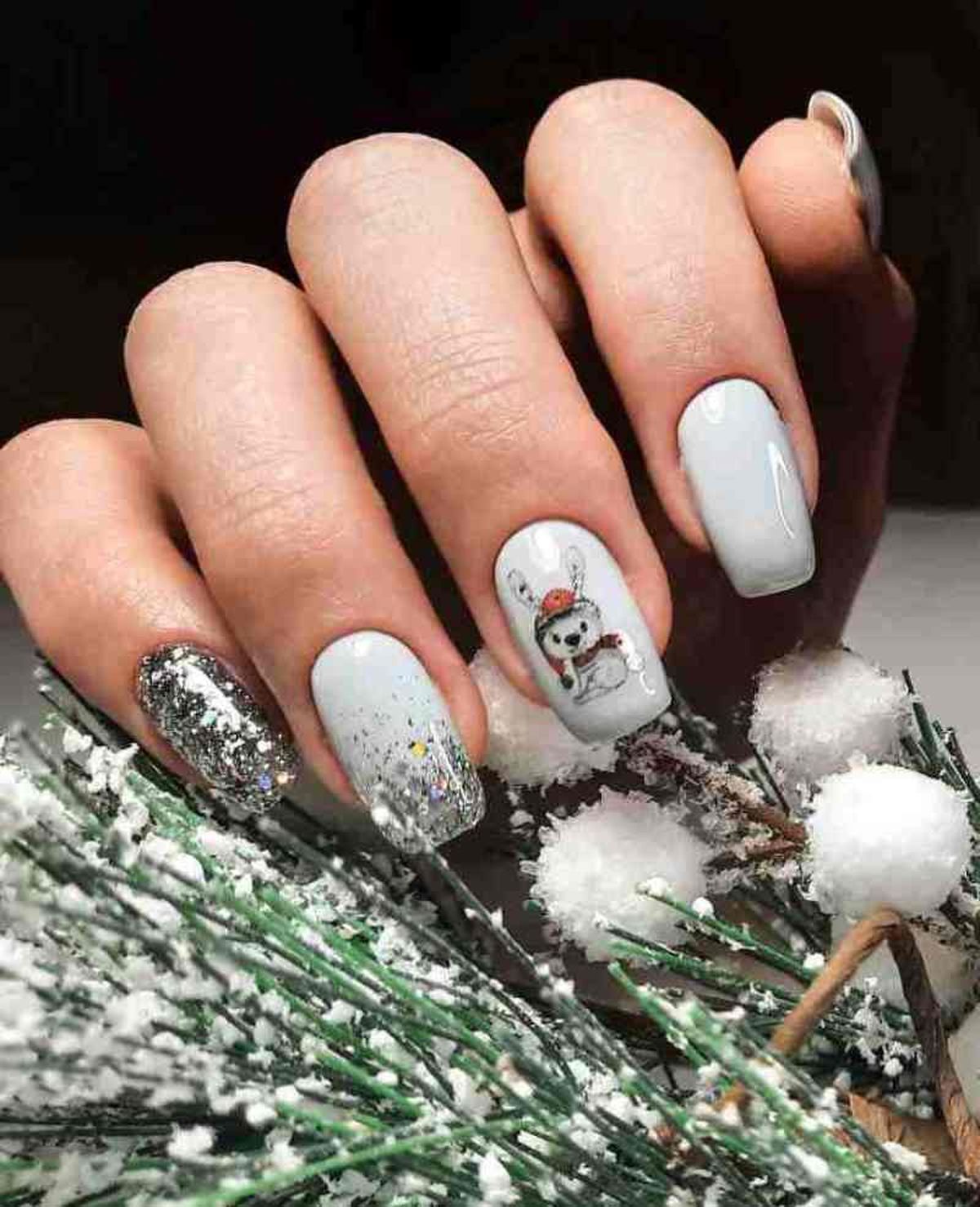 Uñas de Navidad con base blanca