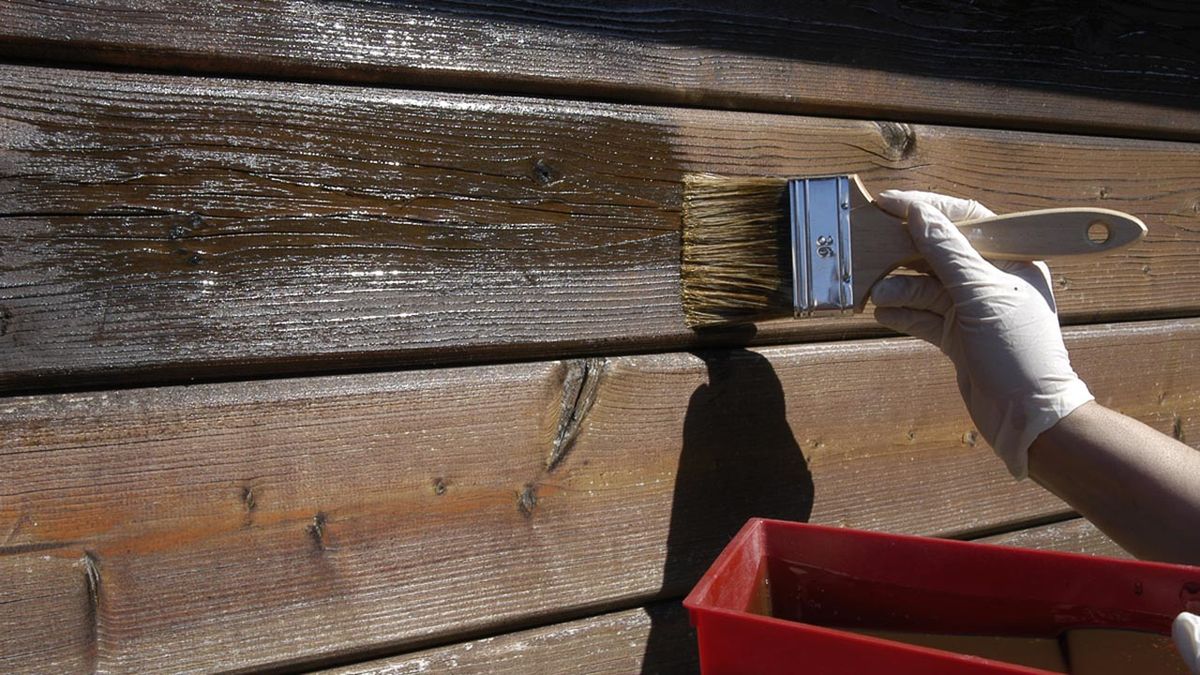 Barnizar una caseta de exterior paso 3