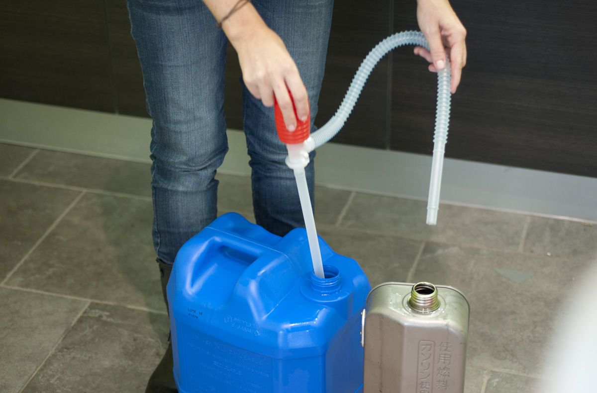 Bricomania 672 Llenar estufa de parafina p6