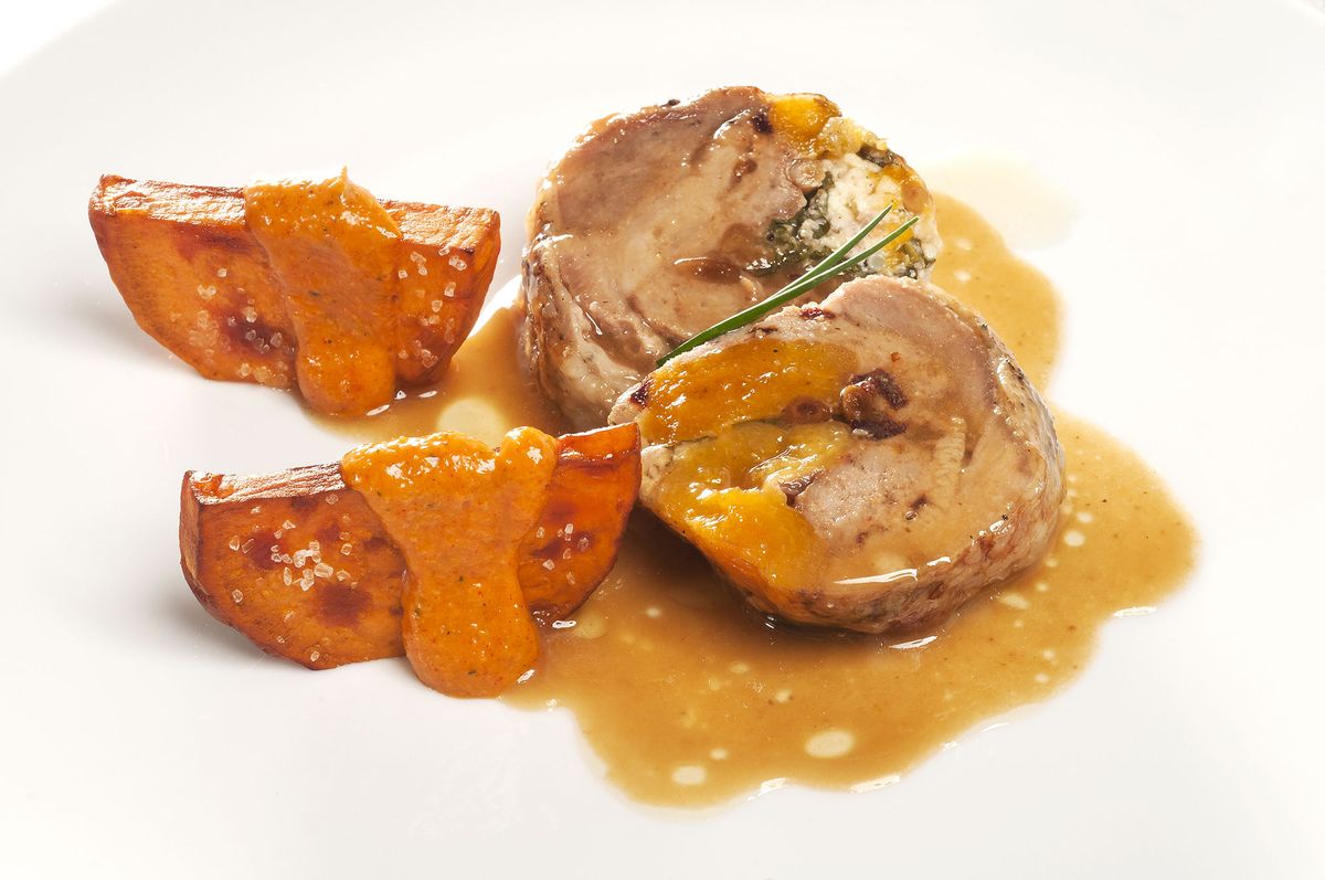 1844 Muslo de pavo relleno con boniato y mojo picon (1028) xl