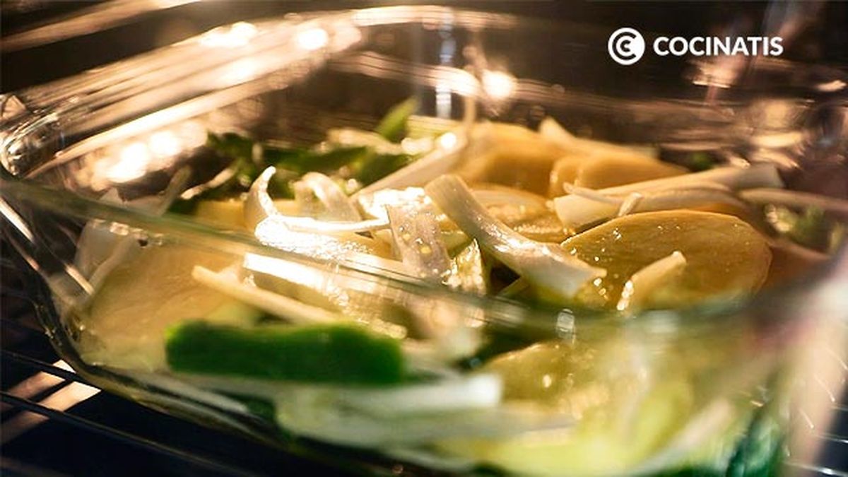 Receta de salteado de gulas y huevo flor  paso 2