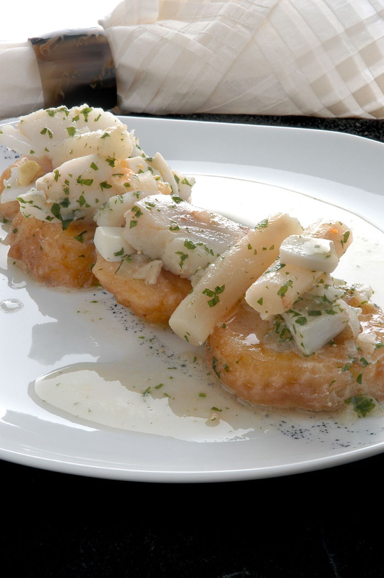 Patatas rebozadas en salsa verde