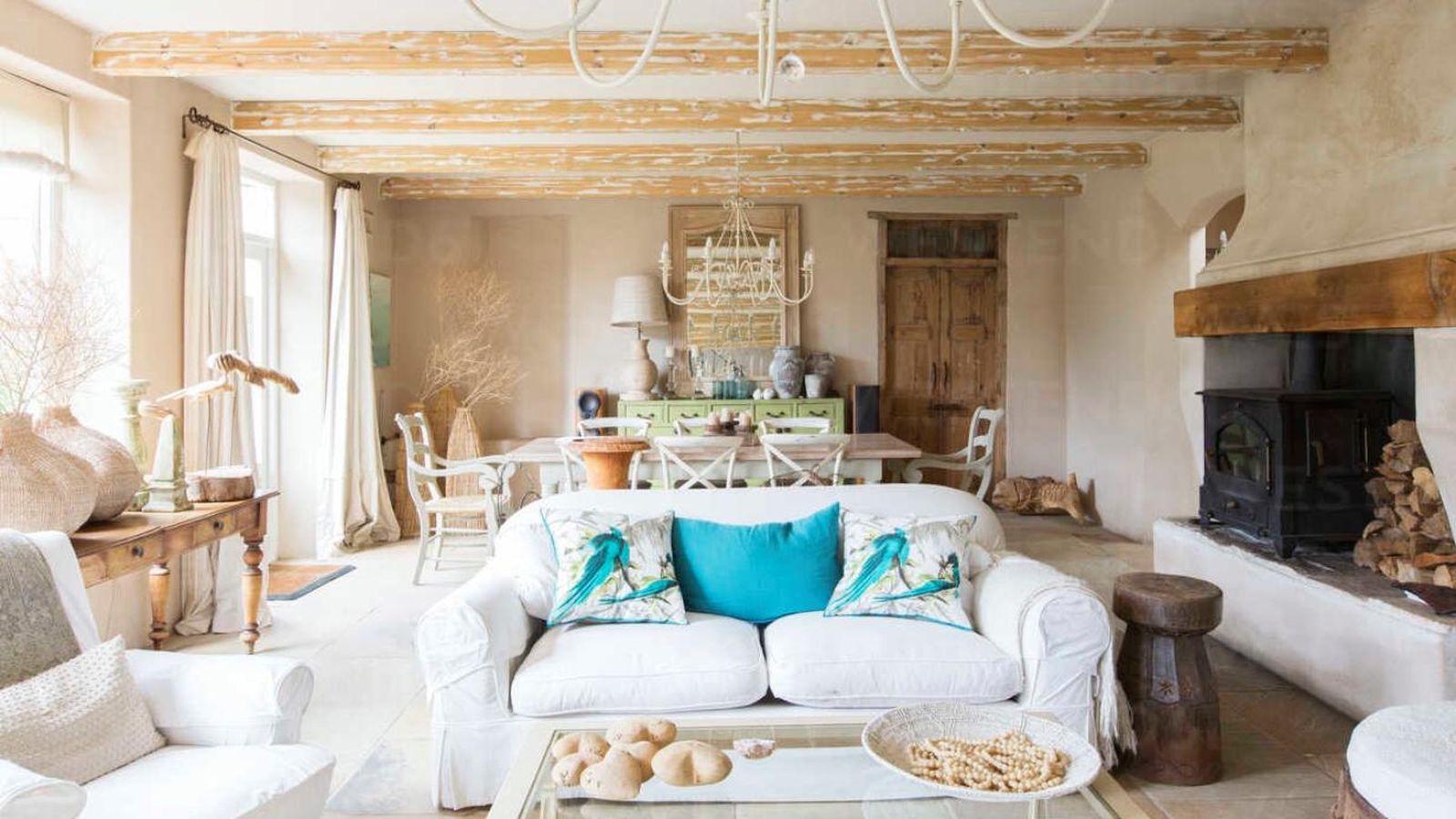 Salón elegante de estilo Cabincore.