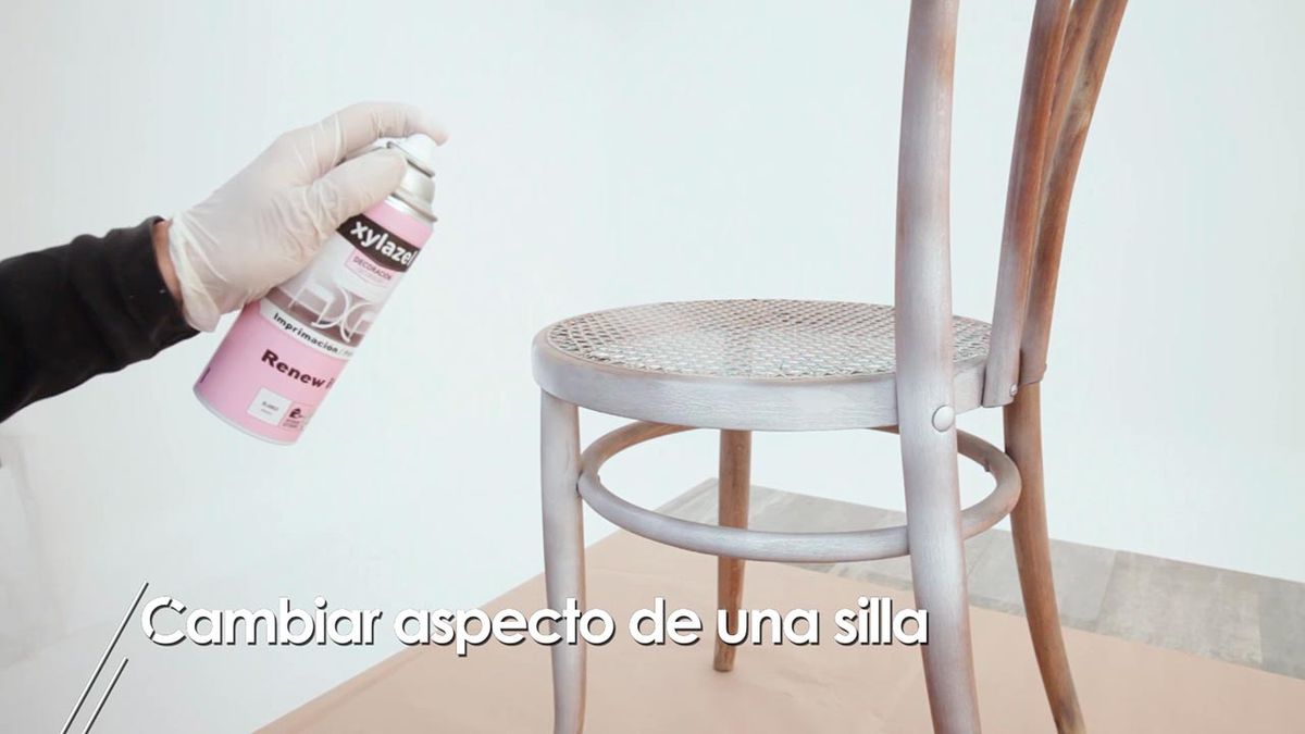 Cómo cambiar el aspecto de una silla de madera paso 2
