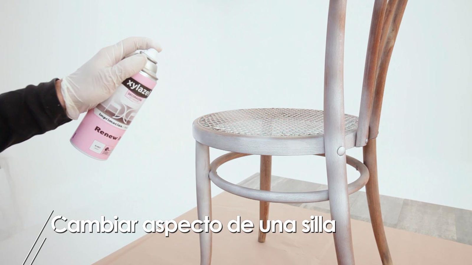Cómo cambiar el aspecto de una silla de madera paso 2