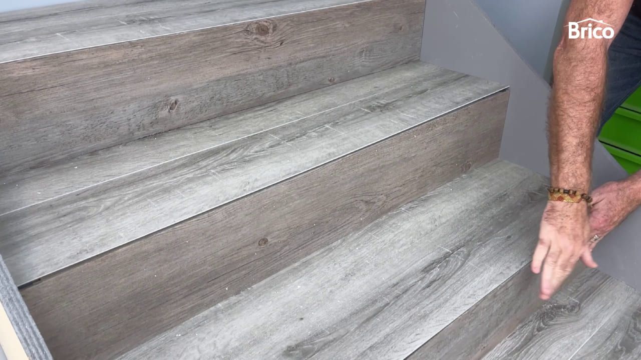 Bricomania 49 forrar escaleras vinilo 4