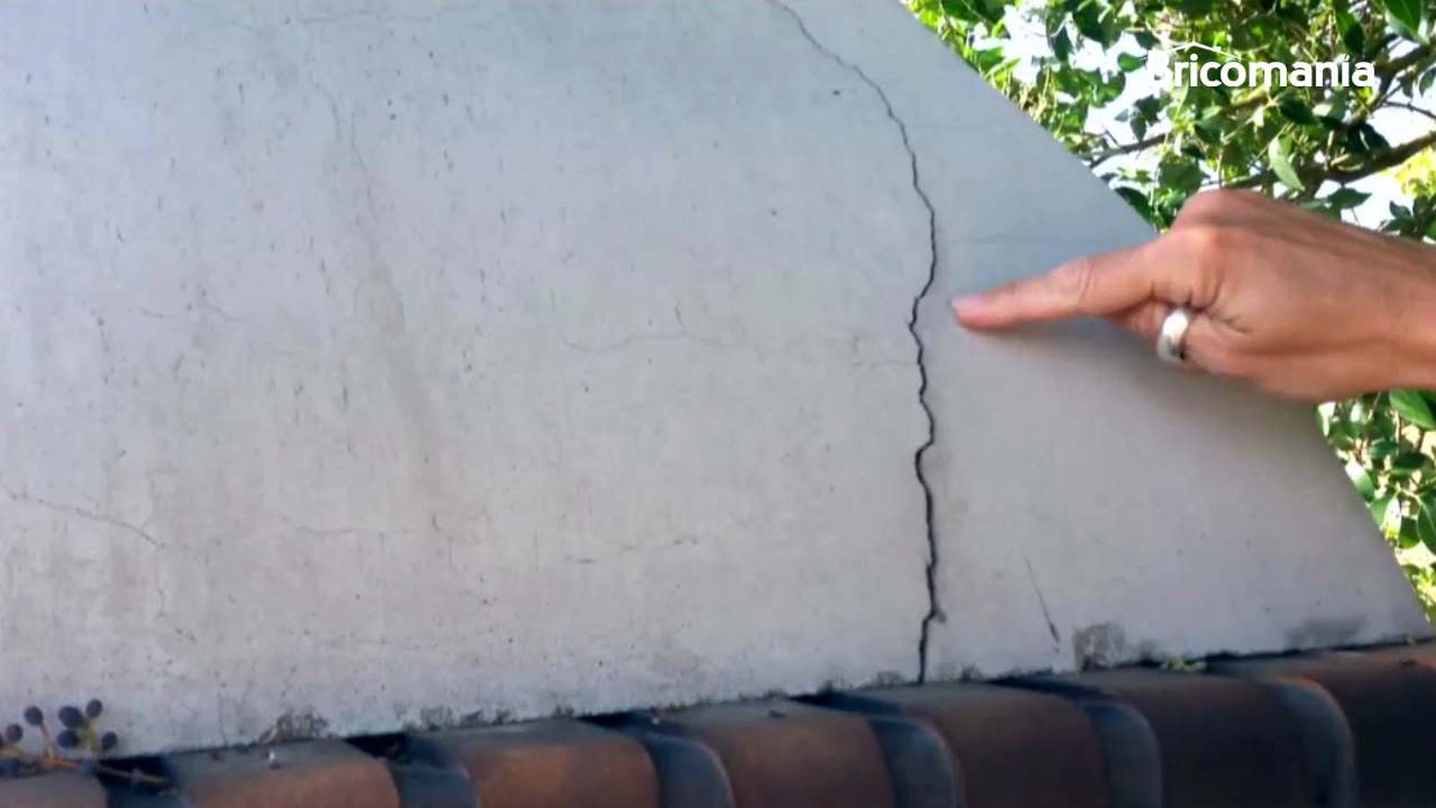 Barbacoa de obra agrietada