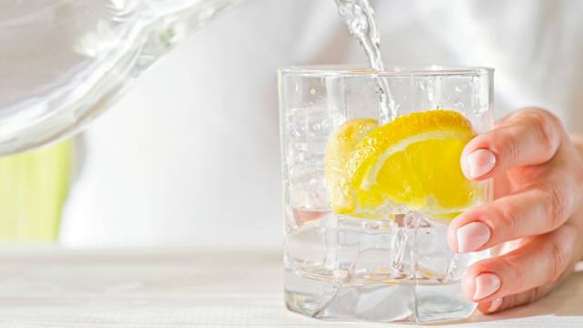 cuales son los beneficios de beber agua con limon 1