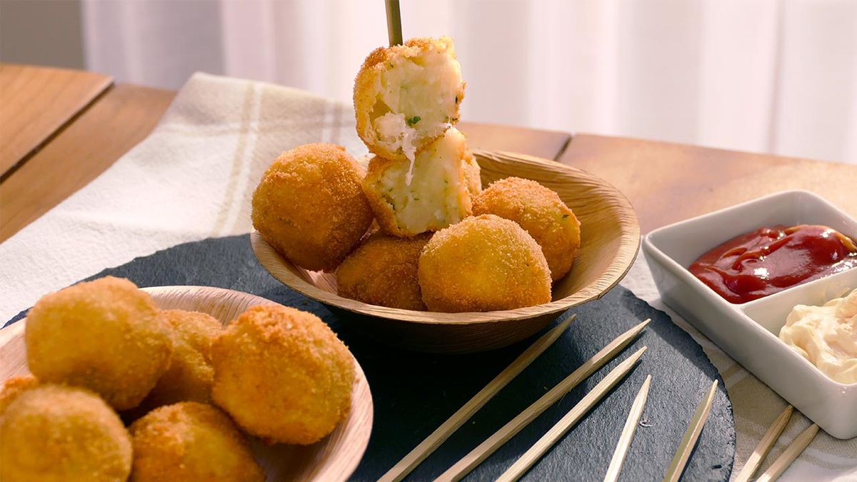 Trucos y recetas para hacer las croquetas perfectas  Croquetas de patata y bacalao