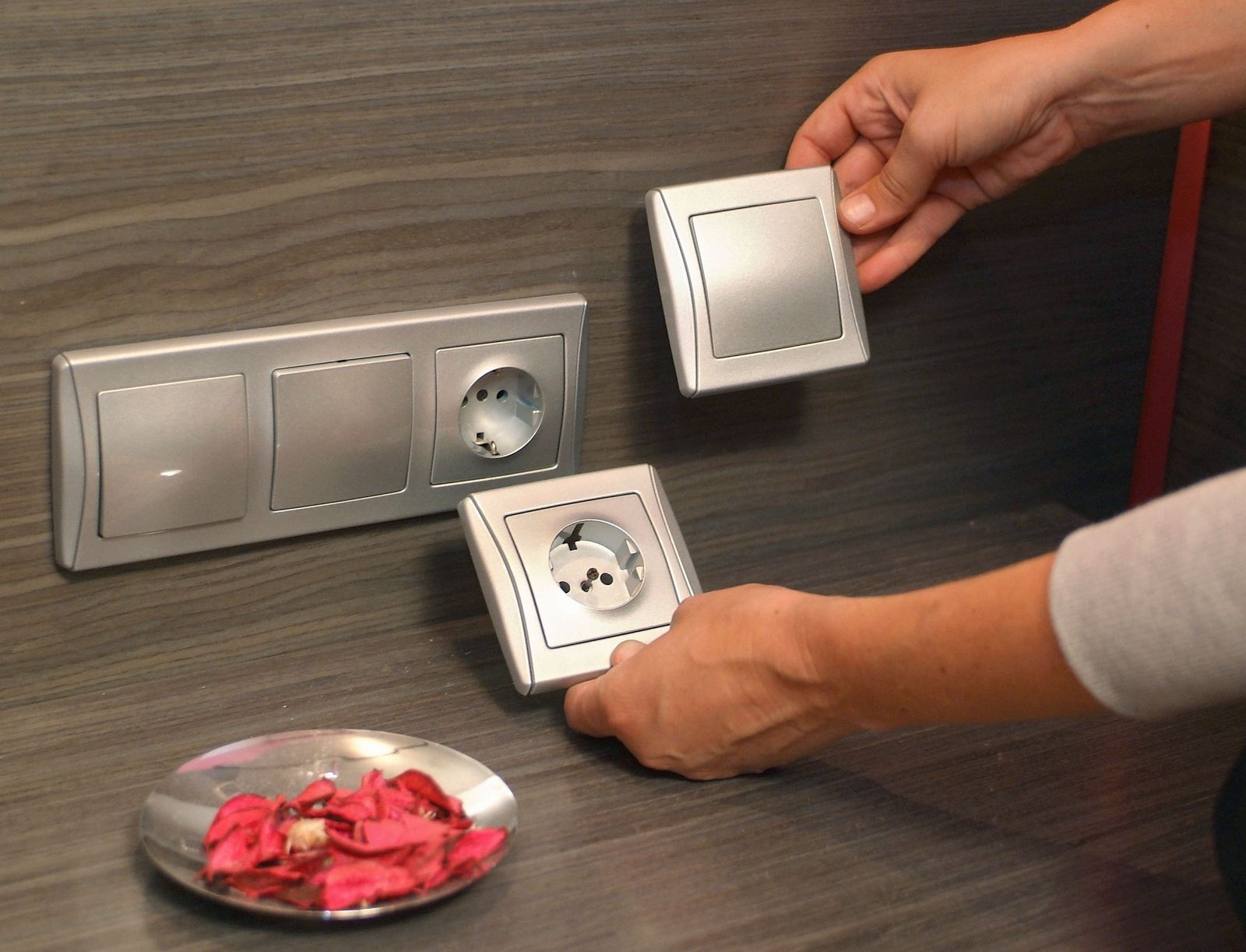 483 (2) Sustitucion de embellecedores en sist de encendido electrico xl