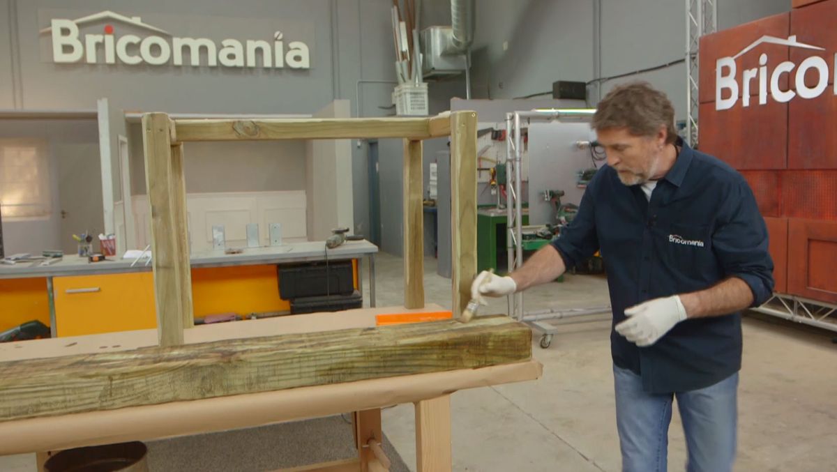 Como hacer una mesa de comedor con traviesas de madera paso 8