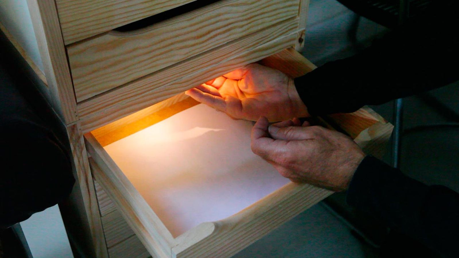 Iluminación automática de cajones