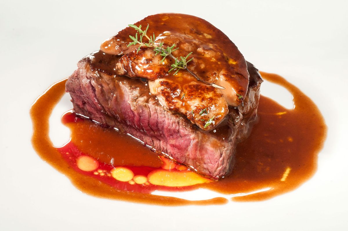 1708 Solomillo de vaca con foie y salsa de Oporto (892) xl